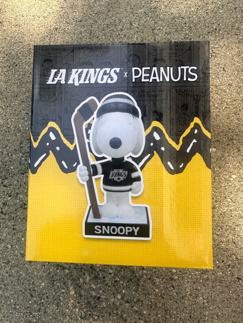 Peanuts Snoopy LA Kings Hockey Figure - Black, White, Yellow